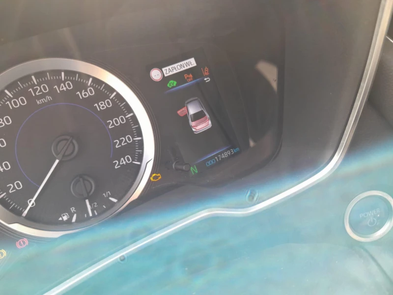 Toyota Corolla 1.8 Hibrid, снимка 4 - Автомобили и джипове - 51890409