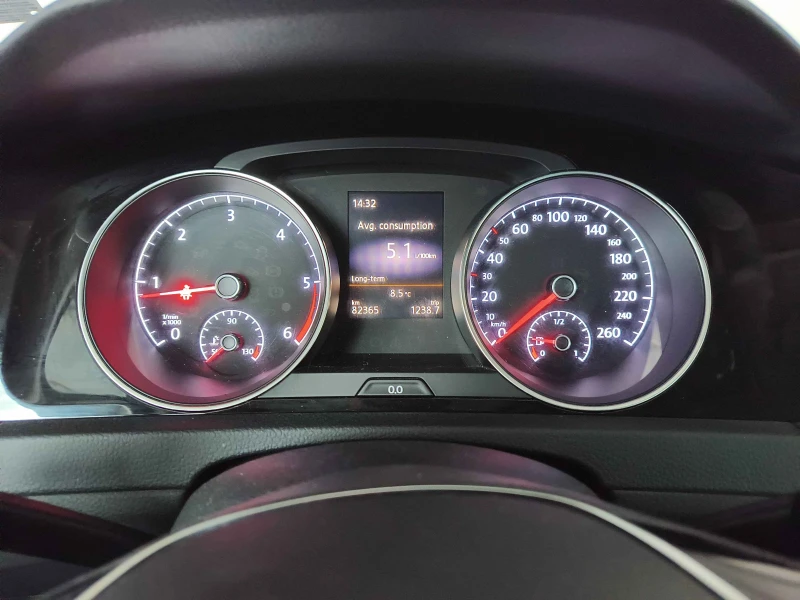 VW Golf 1.6 TDI Bluemotion, снимка 7 - Автомобили и джипове - 52480915