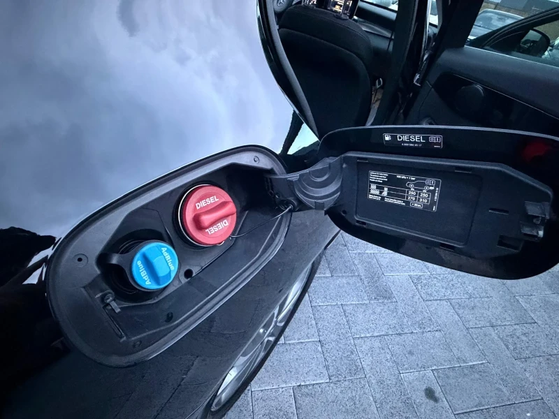 Mercedes-Benz C 220 Нов внос от Дания, снимка 13 - Автомобили и джипове - 52667941