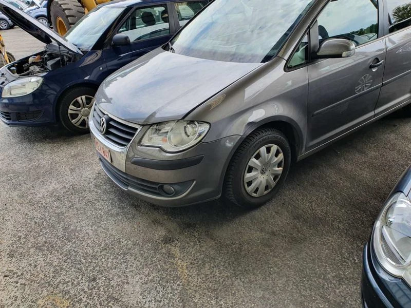 VW Touran 1.9 TDi, снимка 1 - Автомобили и джипове - 30101953