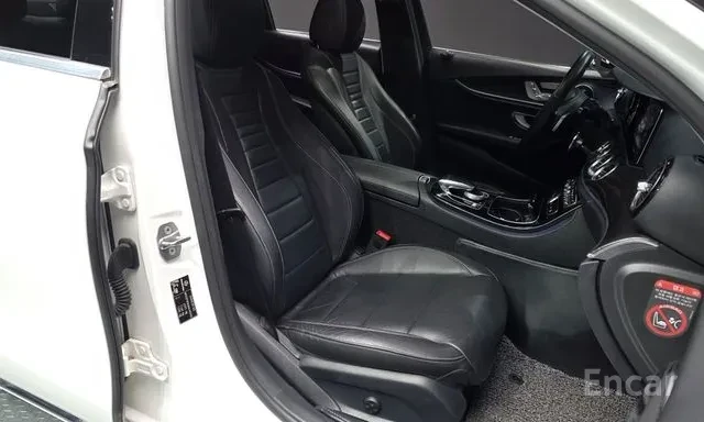 Mercedes-Benz E 220 D * AMG LINE * HEAD UP * ПАНОРАМА * , снимка 10 - Автомобили и джипове - 55392389