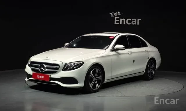 Mercedes-Benz E 220 D * AMG LINE * HEAD UP * ПАНОРАМА * 