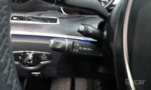 Mercedes-Benz E 220 D * AMG LINE * HEAD UP * ПАНОРАМА * , снимка 13 - Автомобили и джипове - 55392389