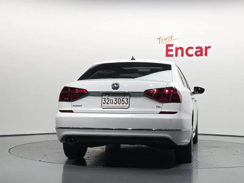 VW Passat 2.0 TFSI, снимка 4 - Автомобили и джипове - 55446657