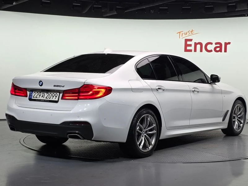 BMW 520 520d M Sport| ПОДГРЕВ| ШИБИ| HEAD UP, снимка 2 - Автомобили и джипове - 55739862
