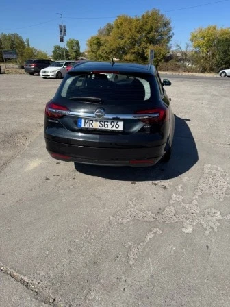 Opel Insignia Sports Tourer S, снимка 2 - Автомобили и джипове - 56144813