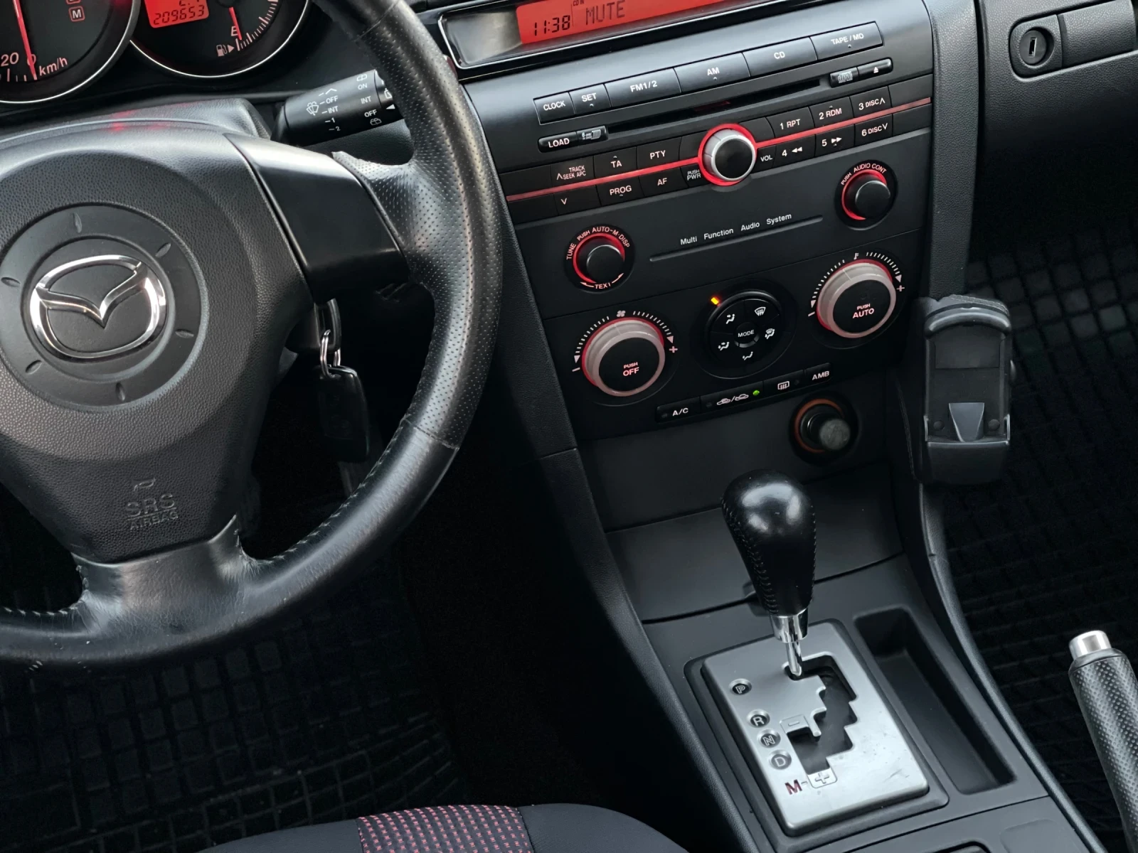 Mazda 3 Автоматик, снимка 15 - Автомобили и джипове - 55966352