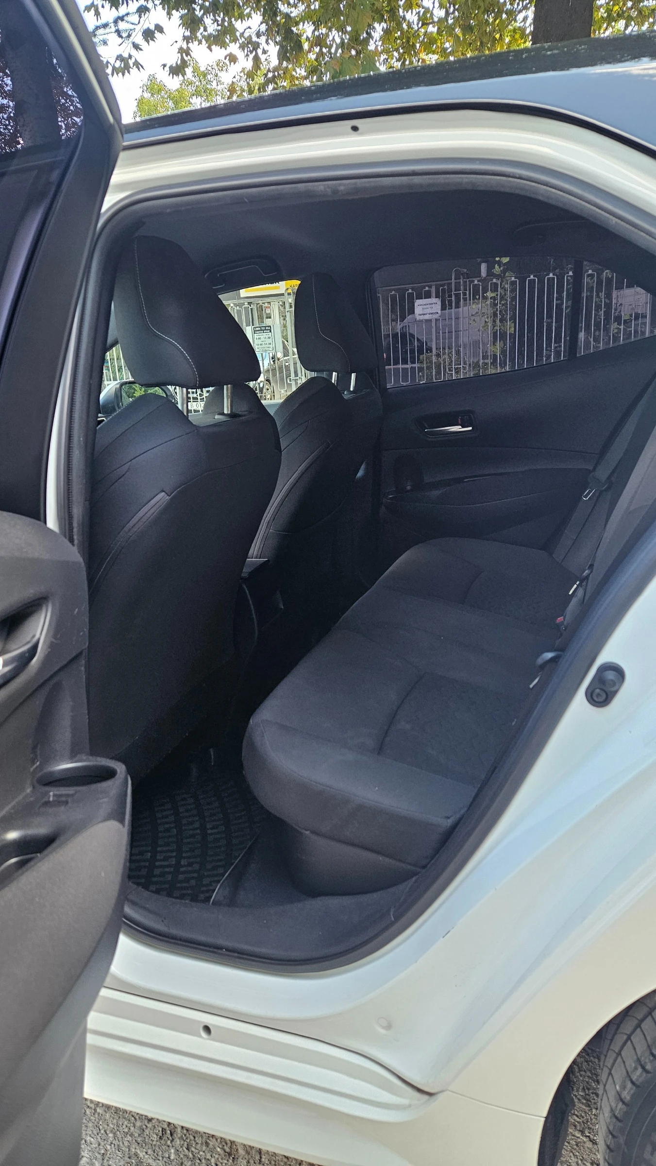 Toyota Corolla 1.8 Hybrid, снимка 5 - Автомобили и джипове - 55971089