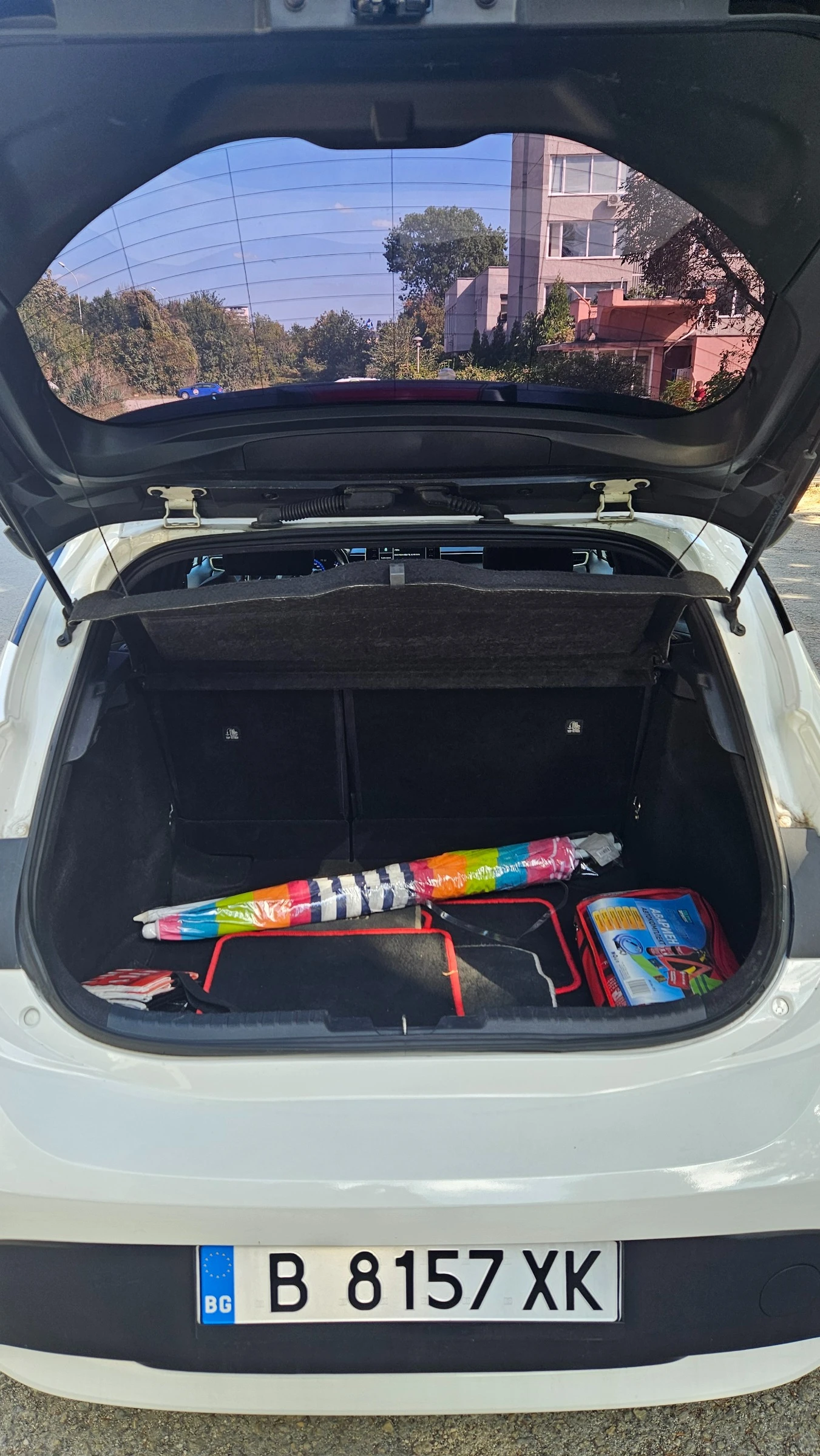 Toyota Corolla 1.8 Hybrid, снимка 7 - Автомобили и джипове - 55971089