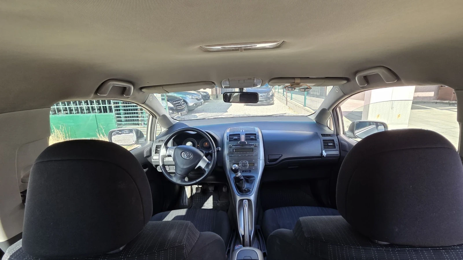 Toyota Auris, снимка 9 - Автомобили и джипове - 56331388
