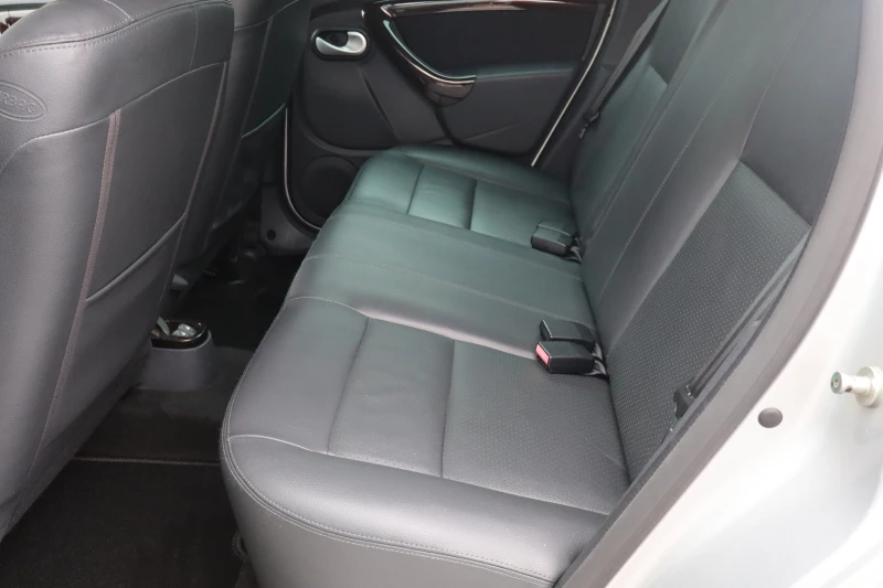 Dacia Duster 1.5DCI* 4x4* , снимка 11 - Автомобили и джипове - 52604039