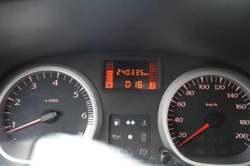 Dacia Duster 1.5DCI* 4x4* , снимка 10 - Автомобили и джипове - 52604039