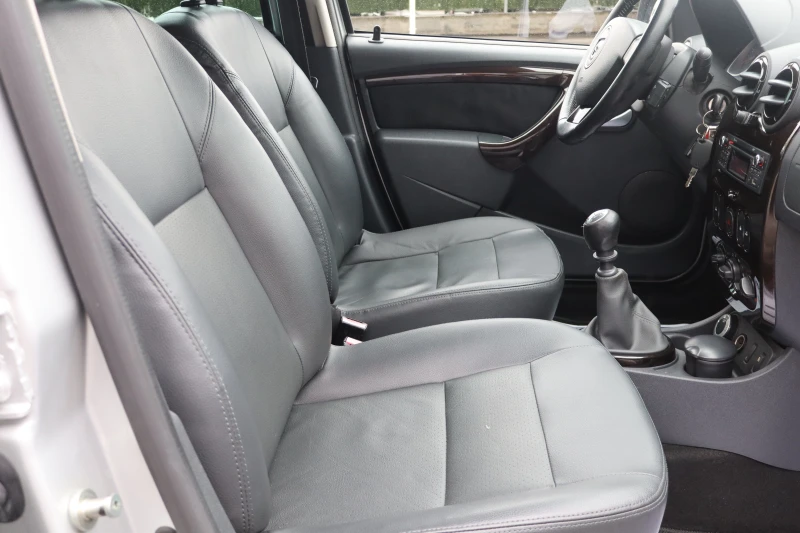 Dacia Duster 1.5DCI* 4x4* , снимка 15 - Автомобили и джипове - 52604039