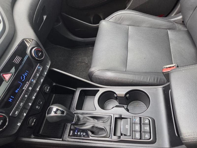 Hyundai Tucson Premium / 4x4 185k, снимка 10 - Автомобили и джипове - 53259495
