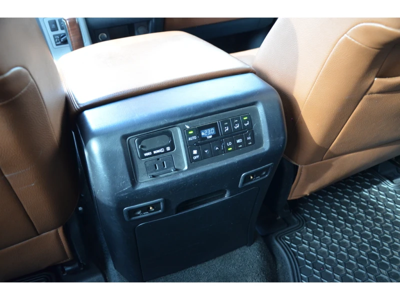 Toyota Sequoia 4WD 4dr 5.7L Platinum, снимка 13 - Автомобили и джипове - 53360829