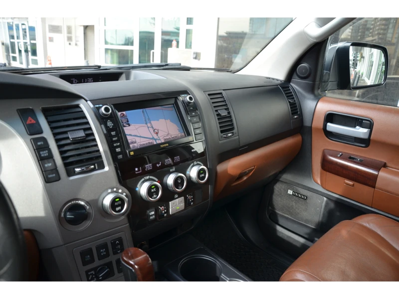 Toyota Sequoia 4WD 4dr 5.7L Platinum, снимка 11 - Автомобили и джипове - 53360829