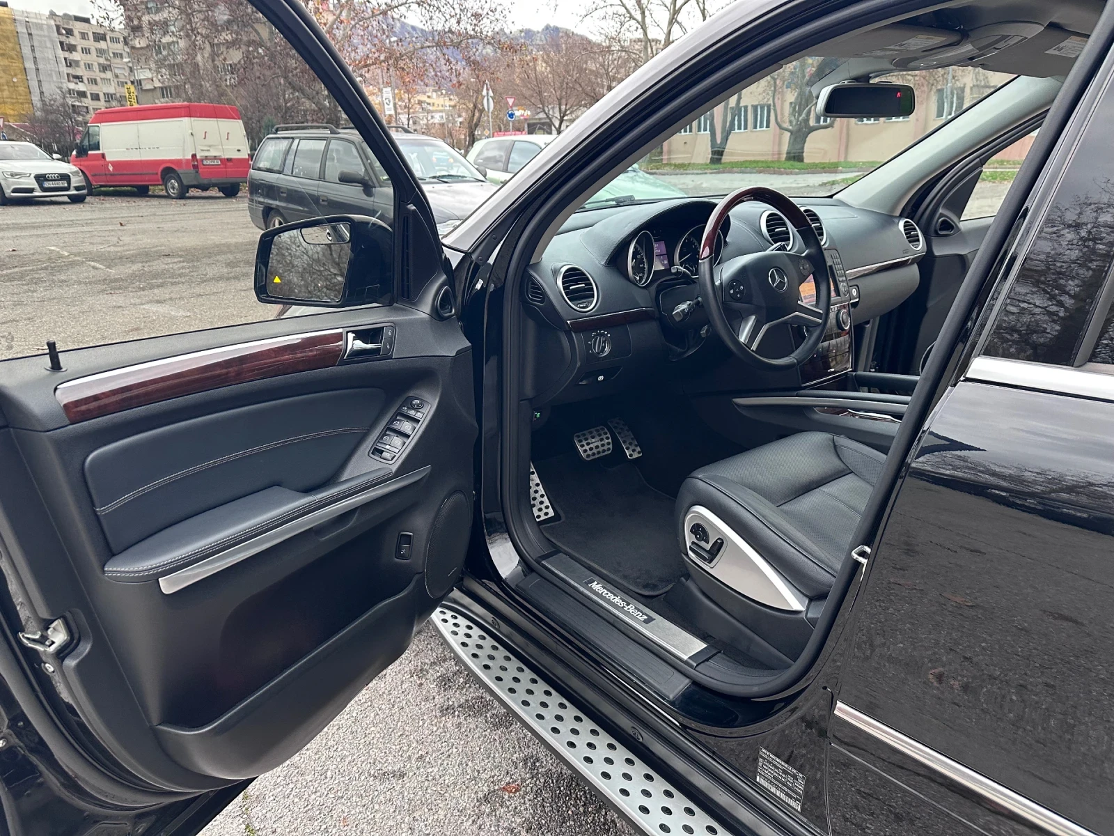 Mercedes-Benz GL 550  - изображение 7