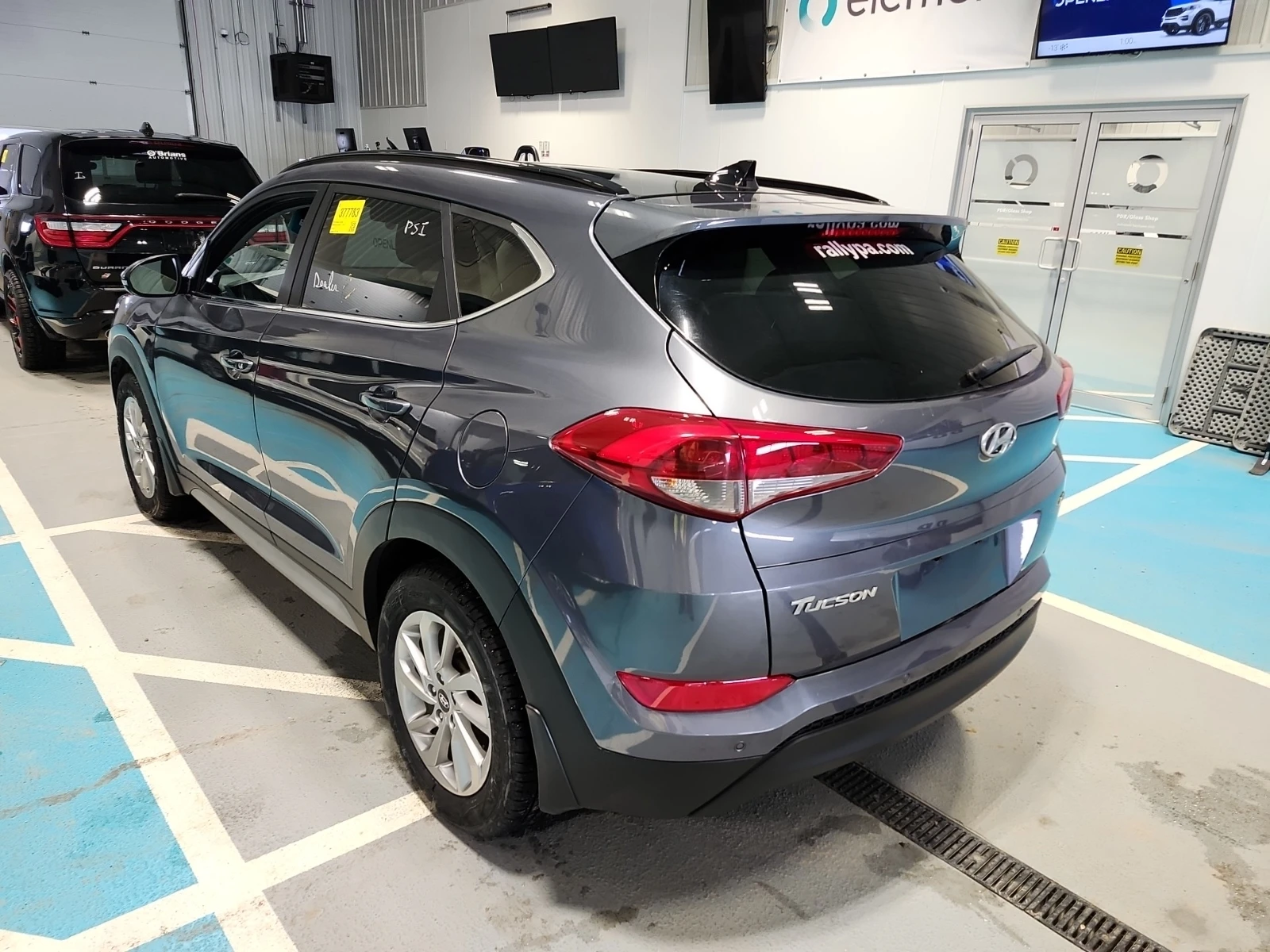 Hyundai Tucson LUXURY* Pano* Back cam* Подгрев* Обдухване* , снимка 4 - Автомобили и джипове - 54069162