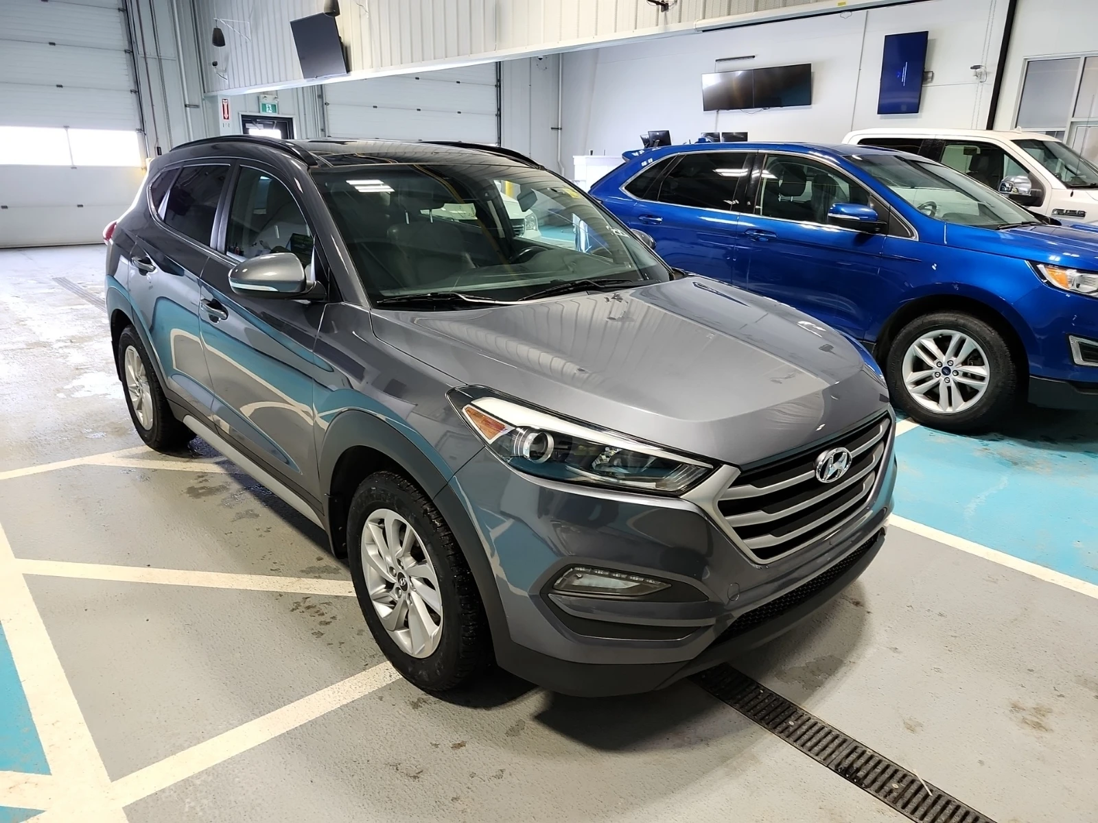 Hyundai Tucson LUXURY* Pano* Back cam* Подгрев* Обдухване* , снимка 2 - Автомобили и джипове - 54069162