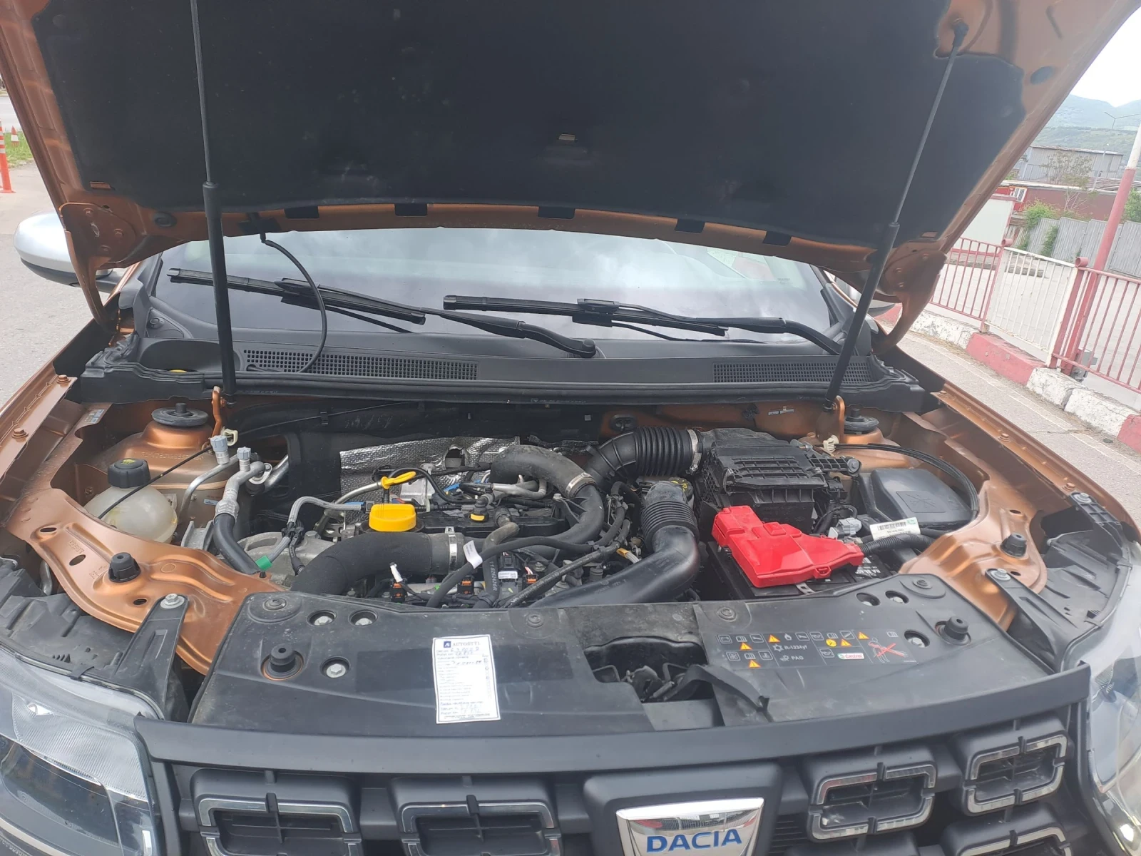 Dacia Duster 1.0 LPG, снимка 11 - Автомобили и джипове - 54477631