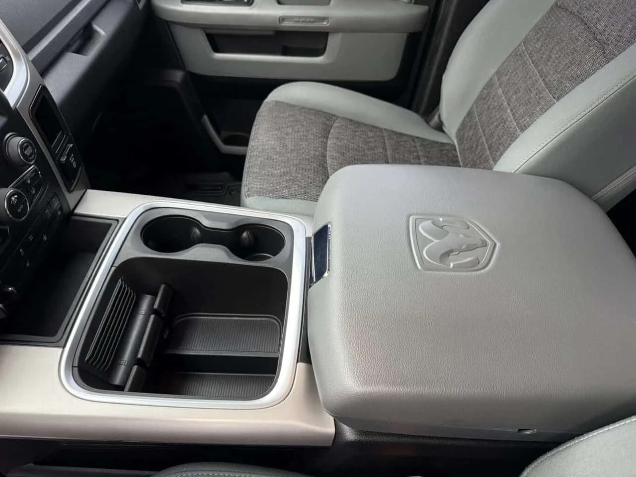 Dodge Ram * CARFAX * ЦЕНА ДО БГ, снимка 13 - Автомобили и джипове - 56165801
