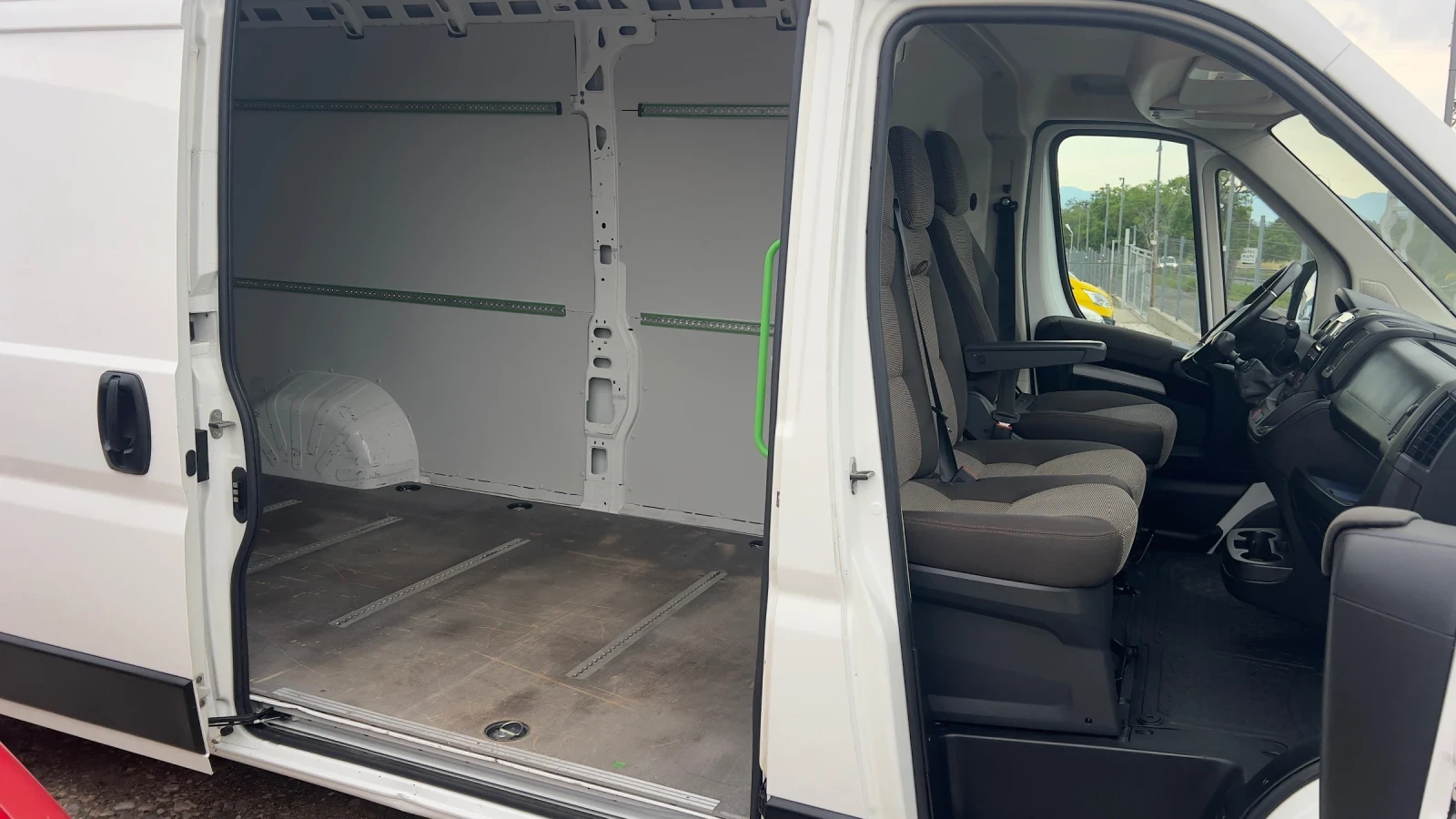 Peugeot Boxer 2.2/163 evro 6 реални и доказуеми километри, снимка 14 - Бусове и автобуси - 54933467