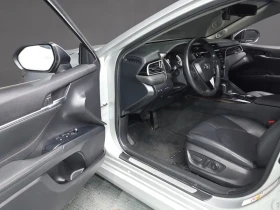 Toyota Camry XLE 2.5 Хибрид, снимка 9