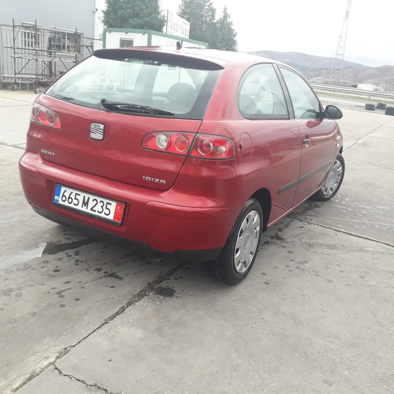 Seat Ibiza 1.2i, снимка 6 - Автомобили и джипове - 48051230