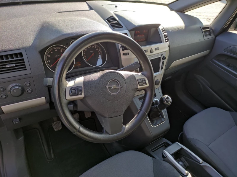 Opel Zafira 1.6, снимка 4 - Автомобили и джипове - 52027013