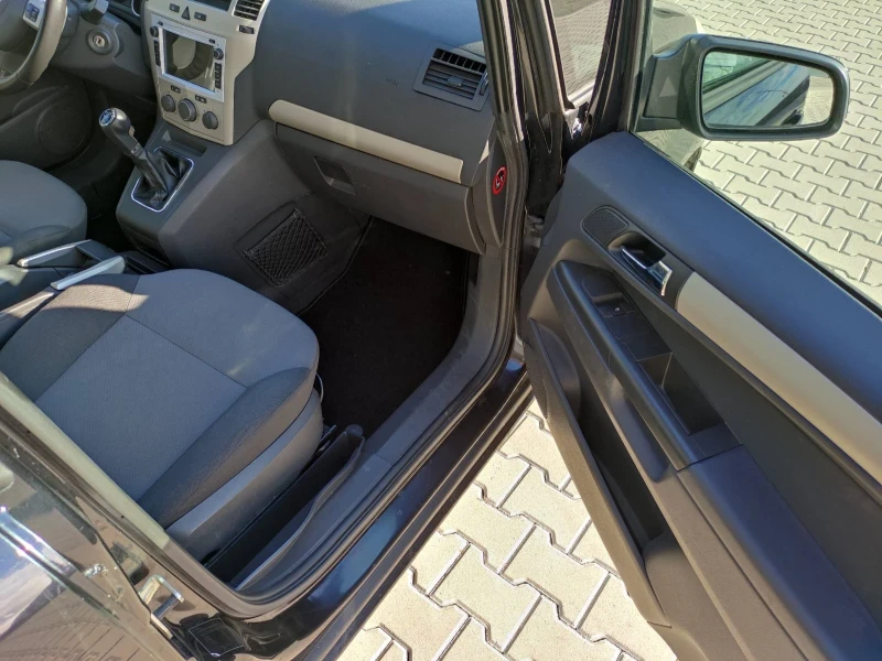 Opel Zafira 1.6, снимка 6 - Автомобили и джипове - 52027013