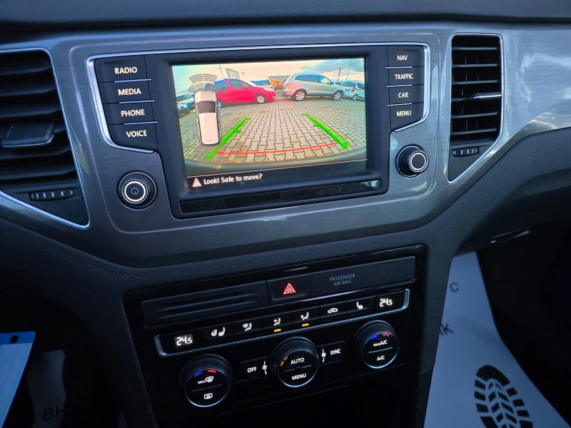 VW Sportsvan 2.0 TDi* ALLSTAR* KAMERA* PANORAMA* DISTRONIC* , снимка 15 - Автомобили и джипове - 52979403