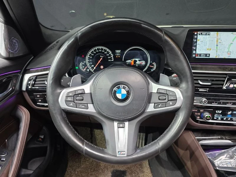 BMW 540 540i xDrive M Sport Plus| 335к.с.| ВКЛ.ТЕХНОТЕСТ, снимка 13 - Автомобили и джипове - 55441560