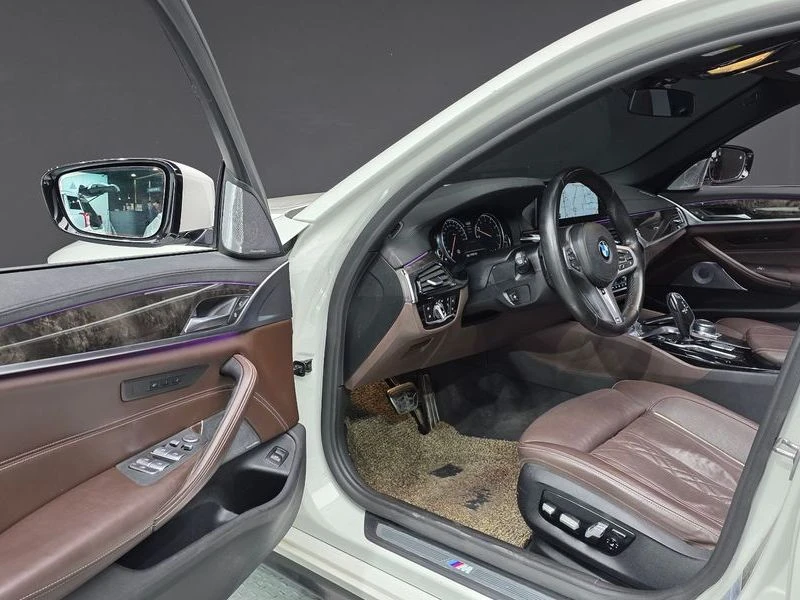 BMW 540 540i xDrive M Sport Plus| 335к.с.| ВКЛ.ТЕХНОТЕСТ, снимка 10 - Автомобили и джипове - 55441560