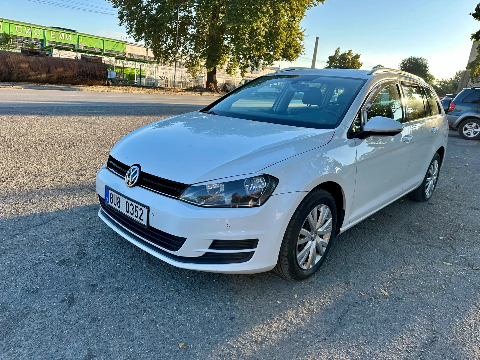 VW Golf 1.6 TDI / Масаж / Нави / Подгрев / Автопилот/ Нави - изображение 7