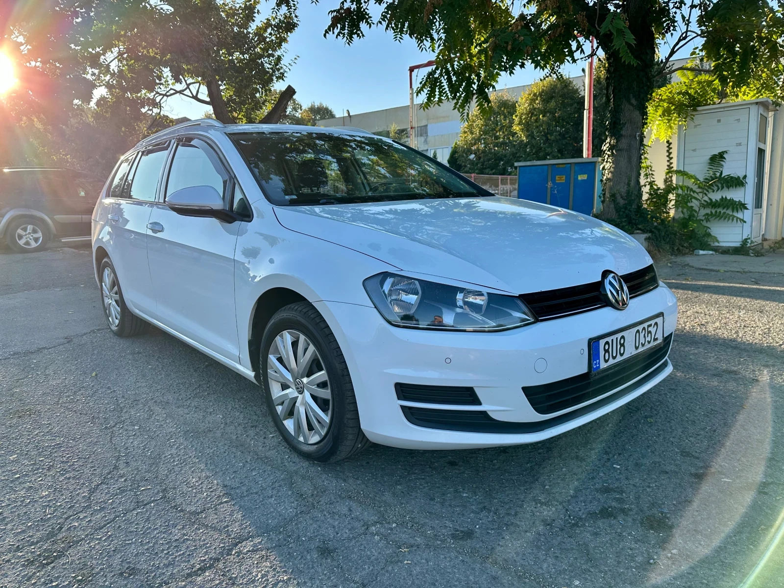 VW Golf 1.6 TDI / Масаж / Нави / Подгрев / Автопилот/ Нави - изображение 2