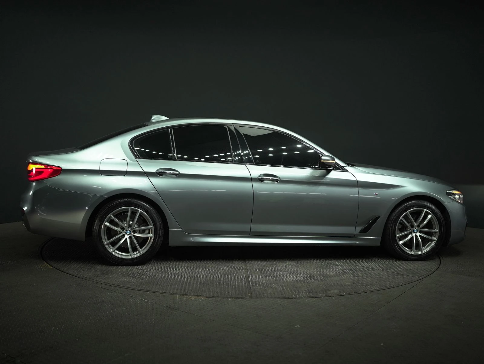 BMW 520 xDrive M-Pack ОЧАКВАН ВНОС - ТОП - изображение 8
