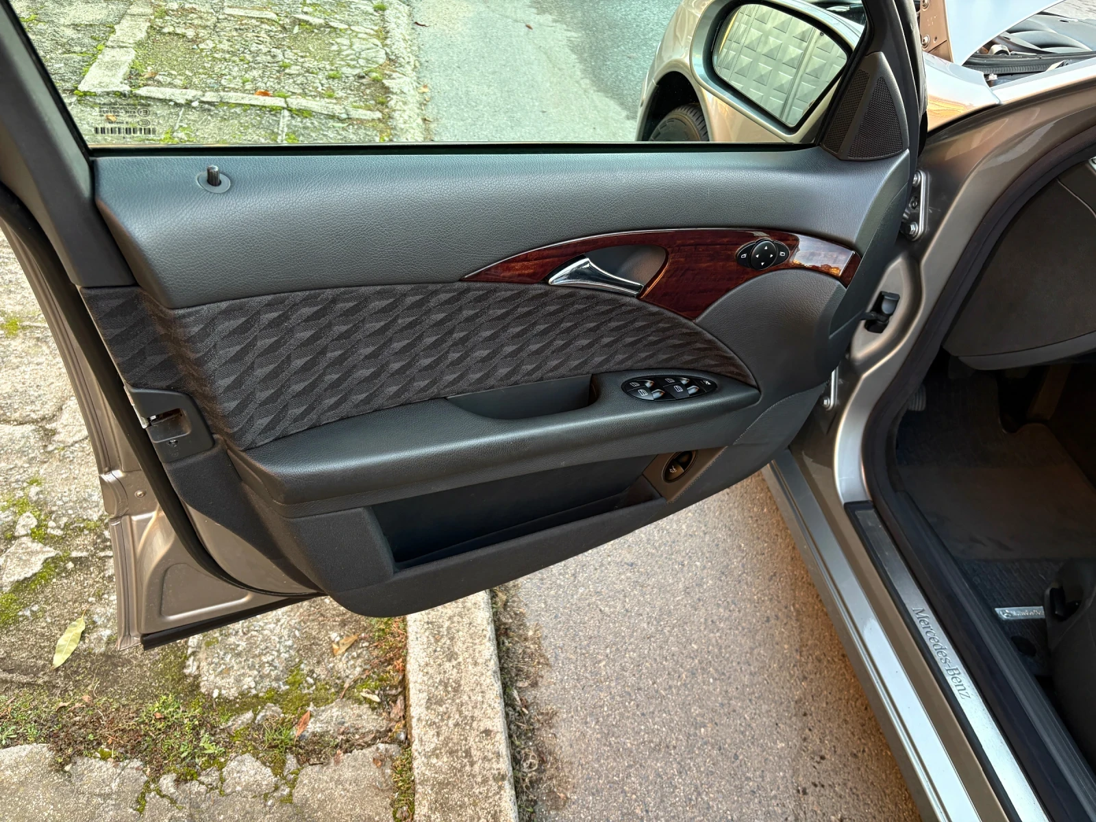 Mercedes-Benz E 200 2.2CDI  164 000*  *  | Mobile.bg   6