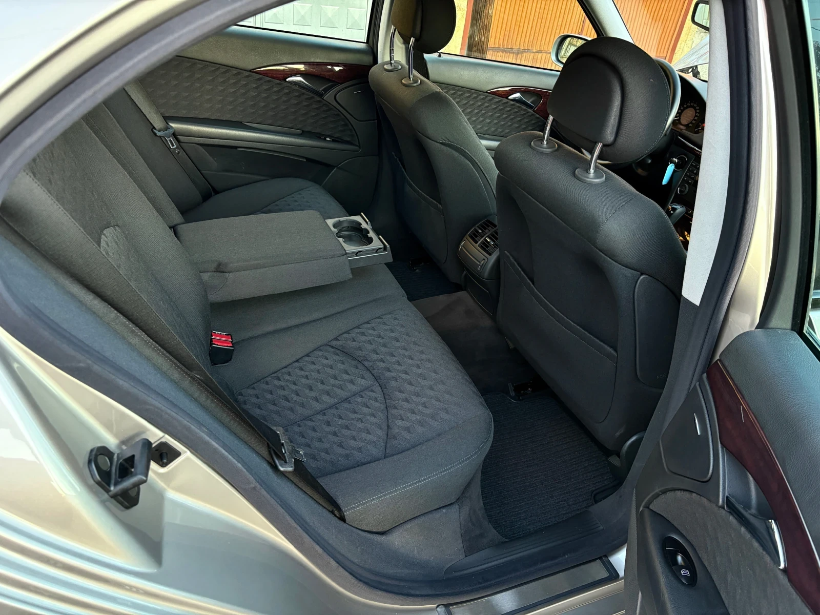 Mercedes-Benz E 200 2.2CDI  164 000*  *  | Mobile.bg   10