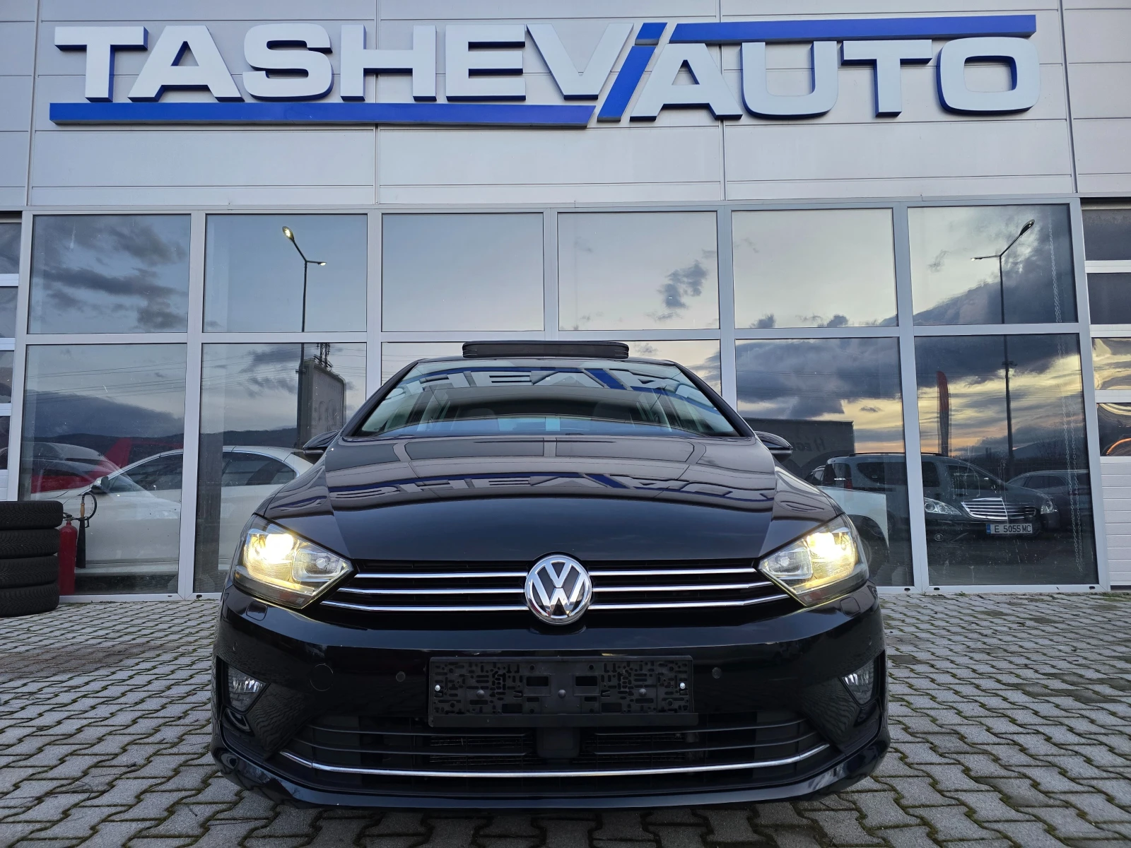 VW Sportsvan 2.0 TDi* ALLSTAR* KAMERA* PANORAMA* DISTRONIC*  - изображение 3