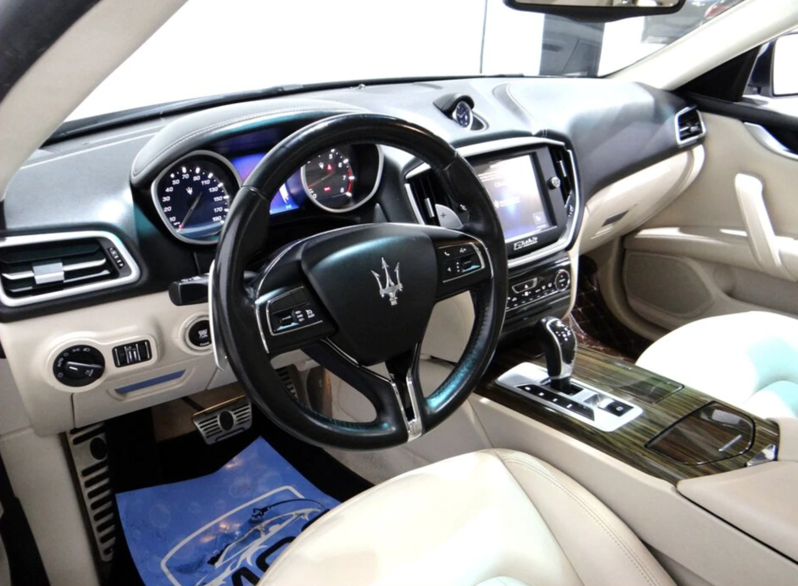 Maserati Ghibli RWD / 3.0 Bi-Turbo V6 / ПАНО - изображение 8