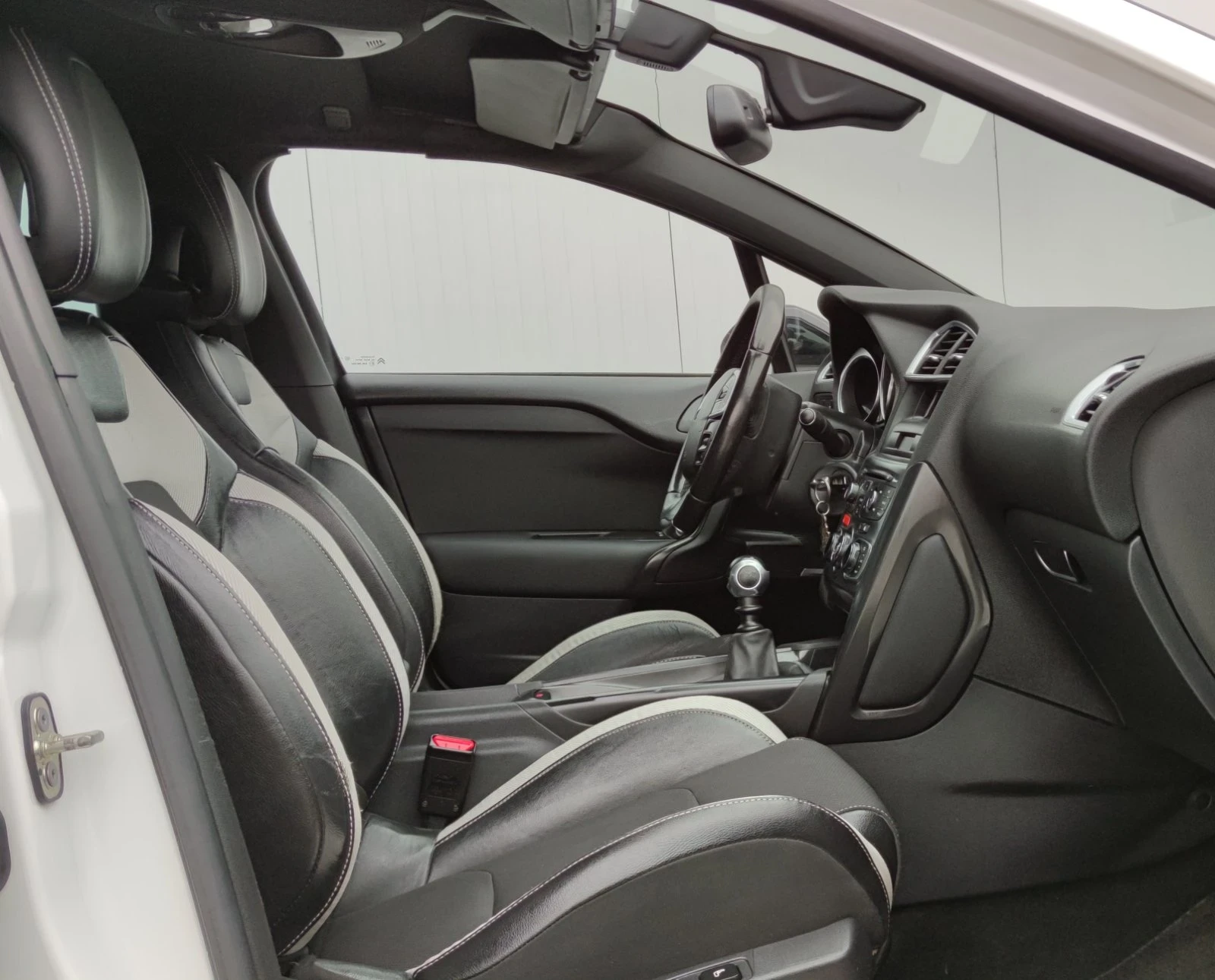 Citroen DS4 1.6HDI , снимка 11 - Автомобили и джипове - 53725534