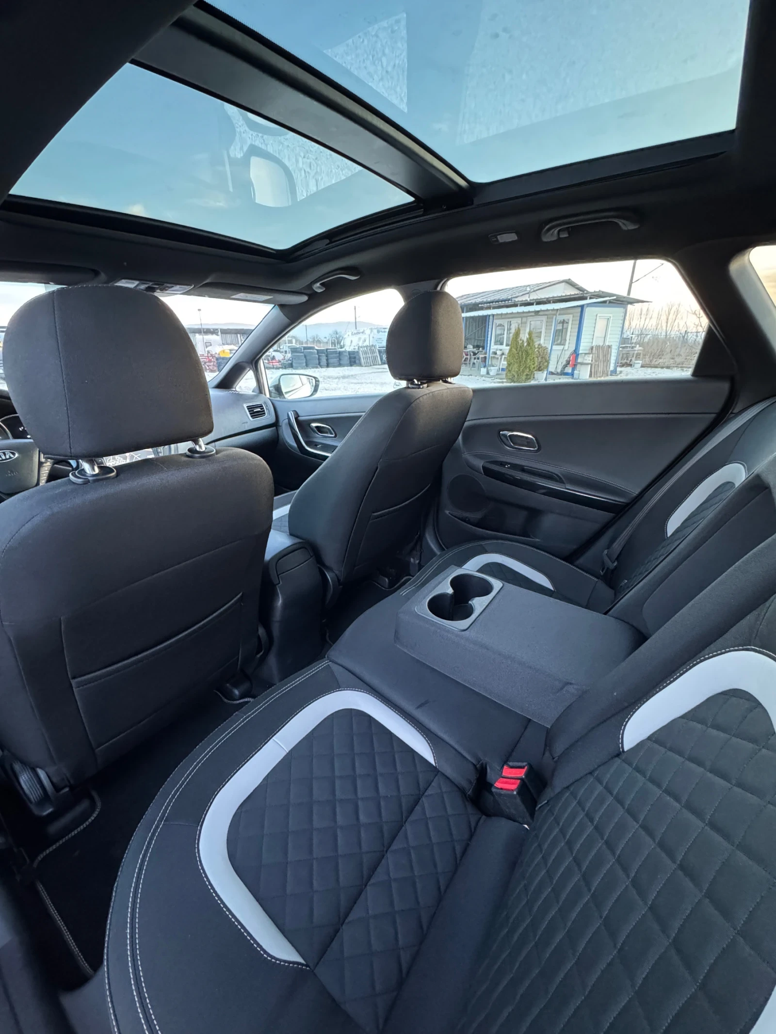 Kia Ceed 1.6 CRDI GT-Line Panorama Full!, снимка 9 - Автомобили и джипове - 53833177