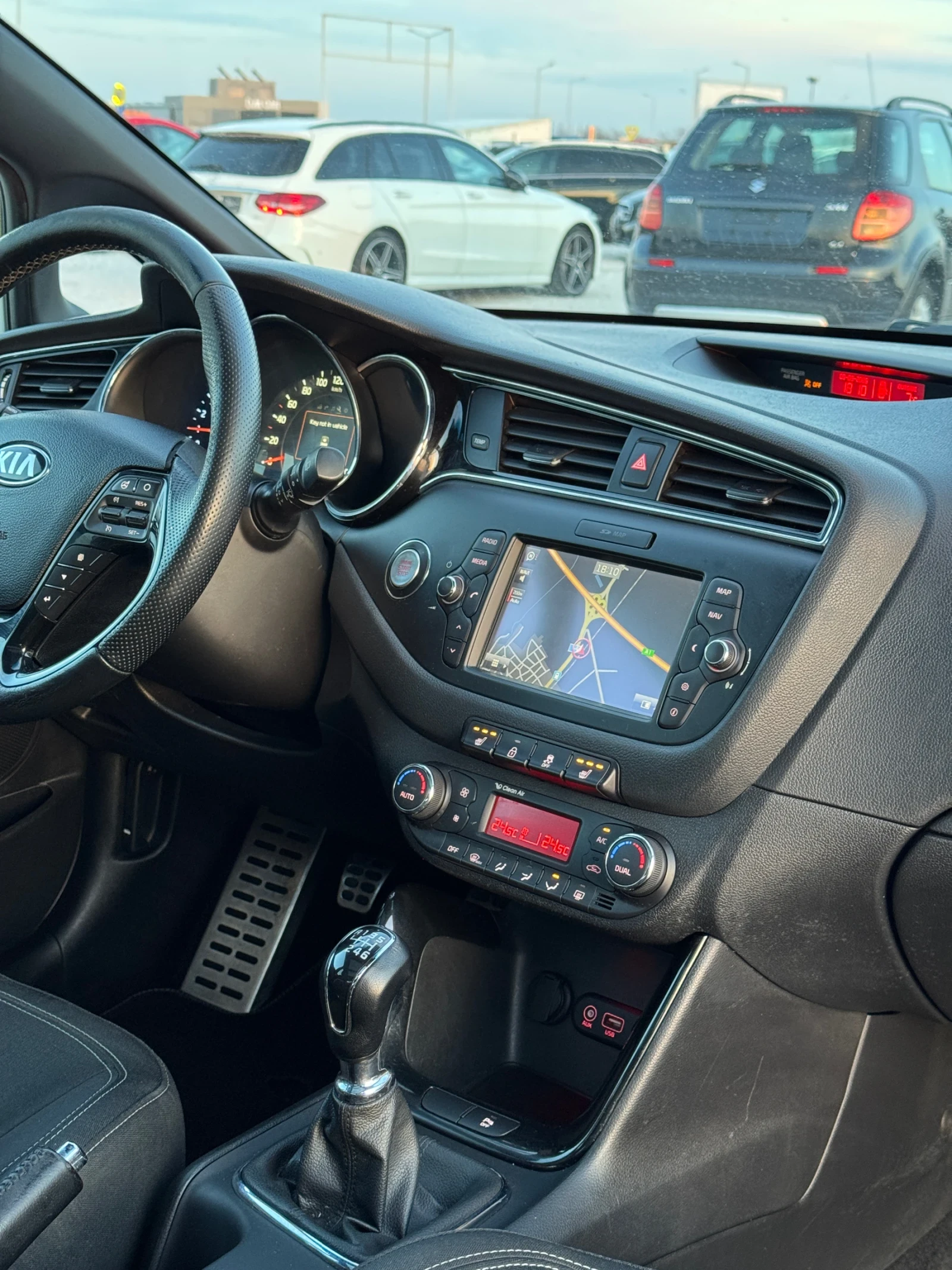 Kia Ceed 1.6 CRDI GT-Line Panorama Full!, снимка 13 - Автомобили и джипове - 53833177