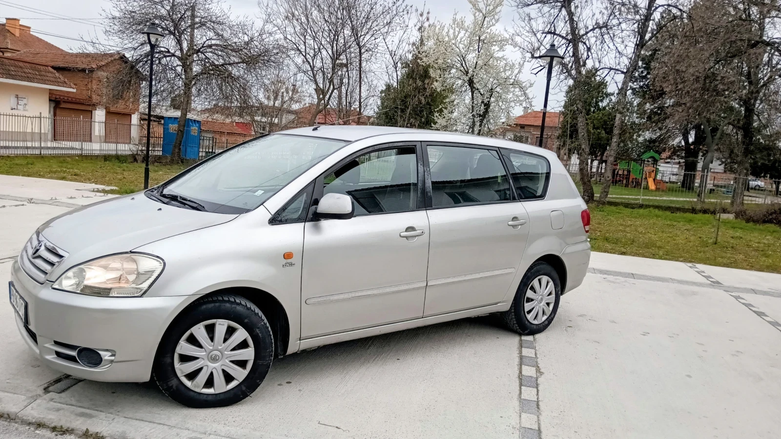 Toyota Avensis verso Toyota Avensis Verso 2.0 D4D | Mobile.bg � ����������� 2