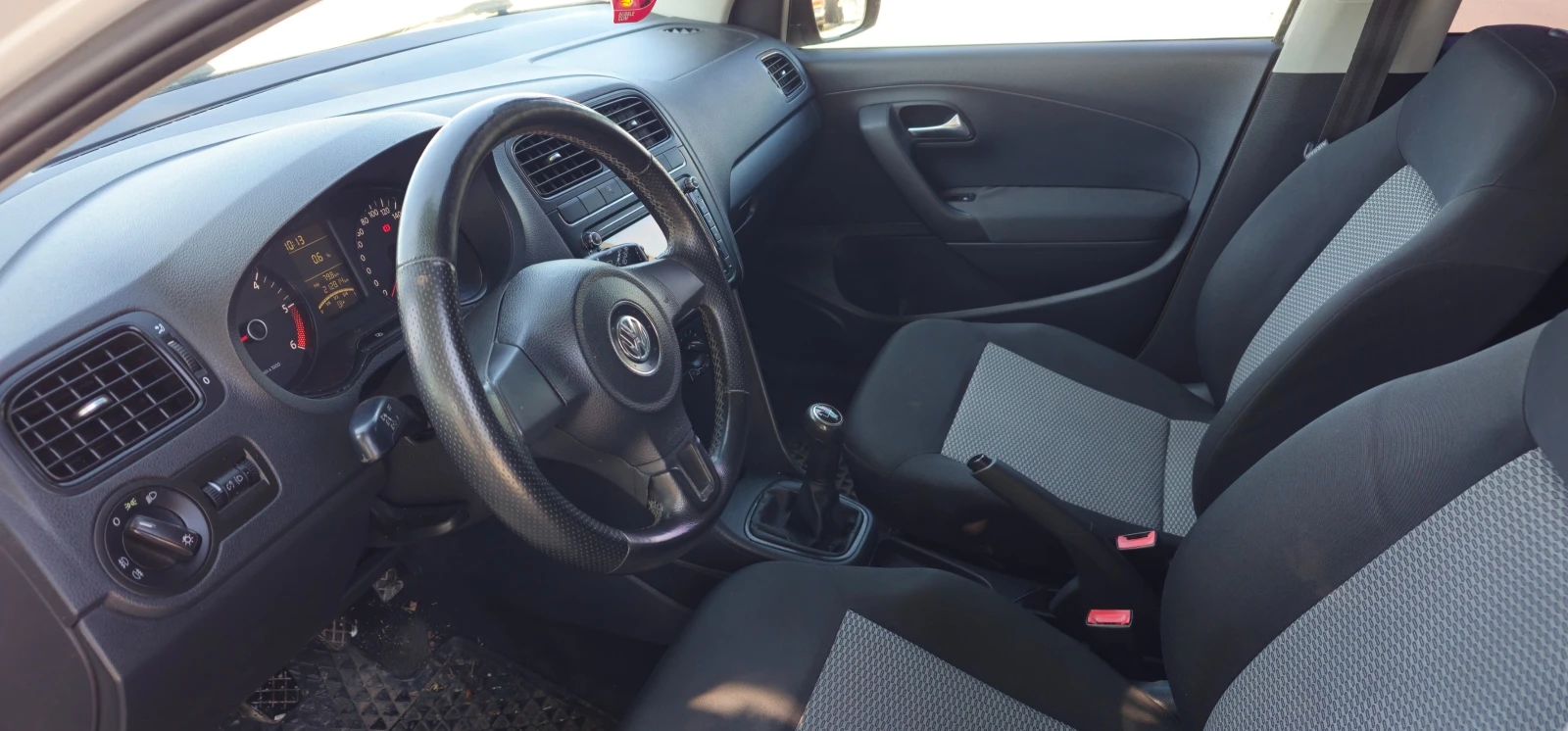 VW Polo, снимка 8 - Автомобили и джипове - 54566062