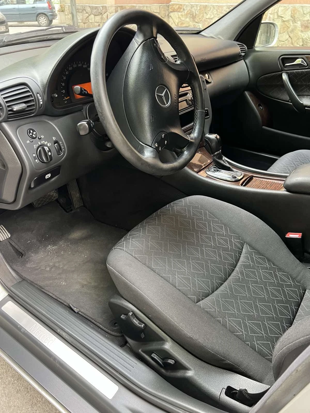Mercedes-Benz C 220, снимка 4 - Автомобили и джипове - 55275179