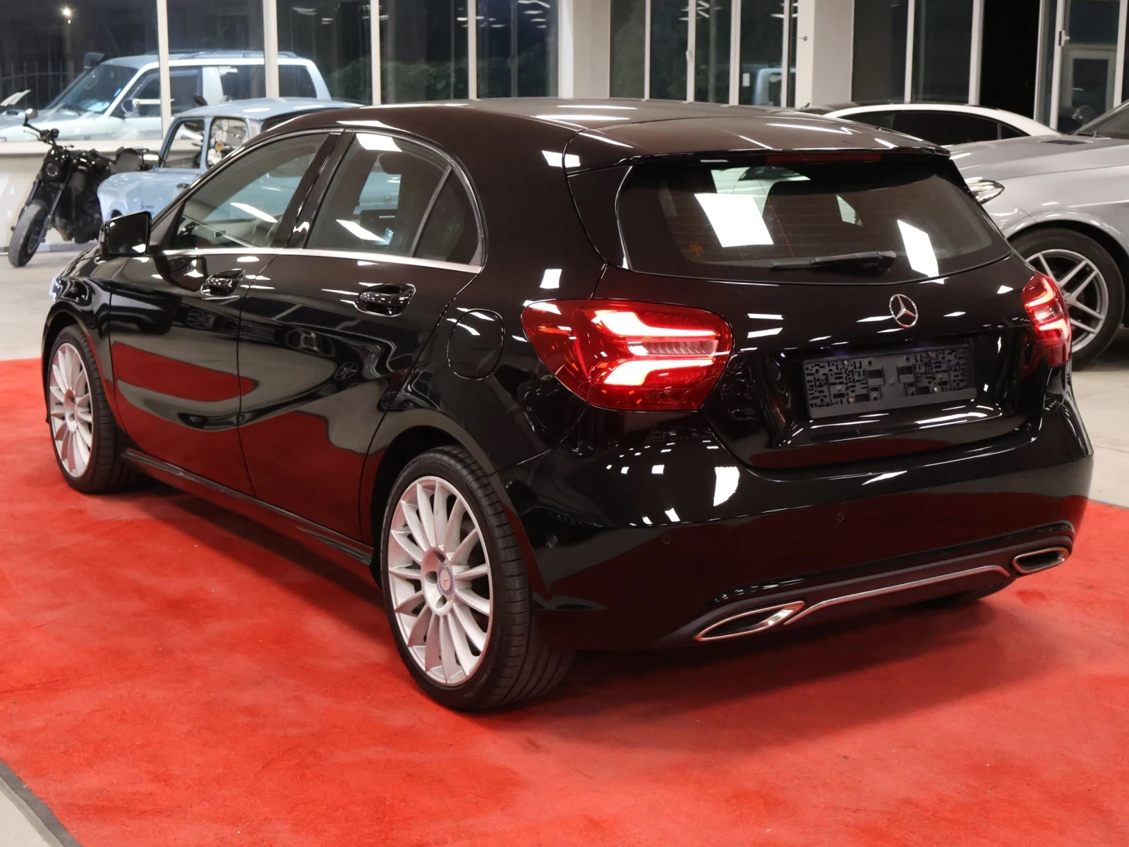 Mercedes-Benz A 200 d | 7-DCT | AMG Line | LED, снимка 4 - Автомобили и джипове - 56036134