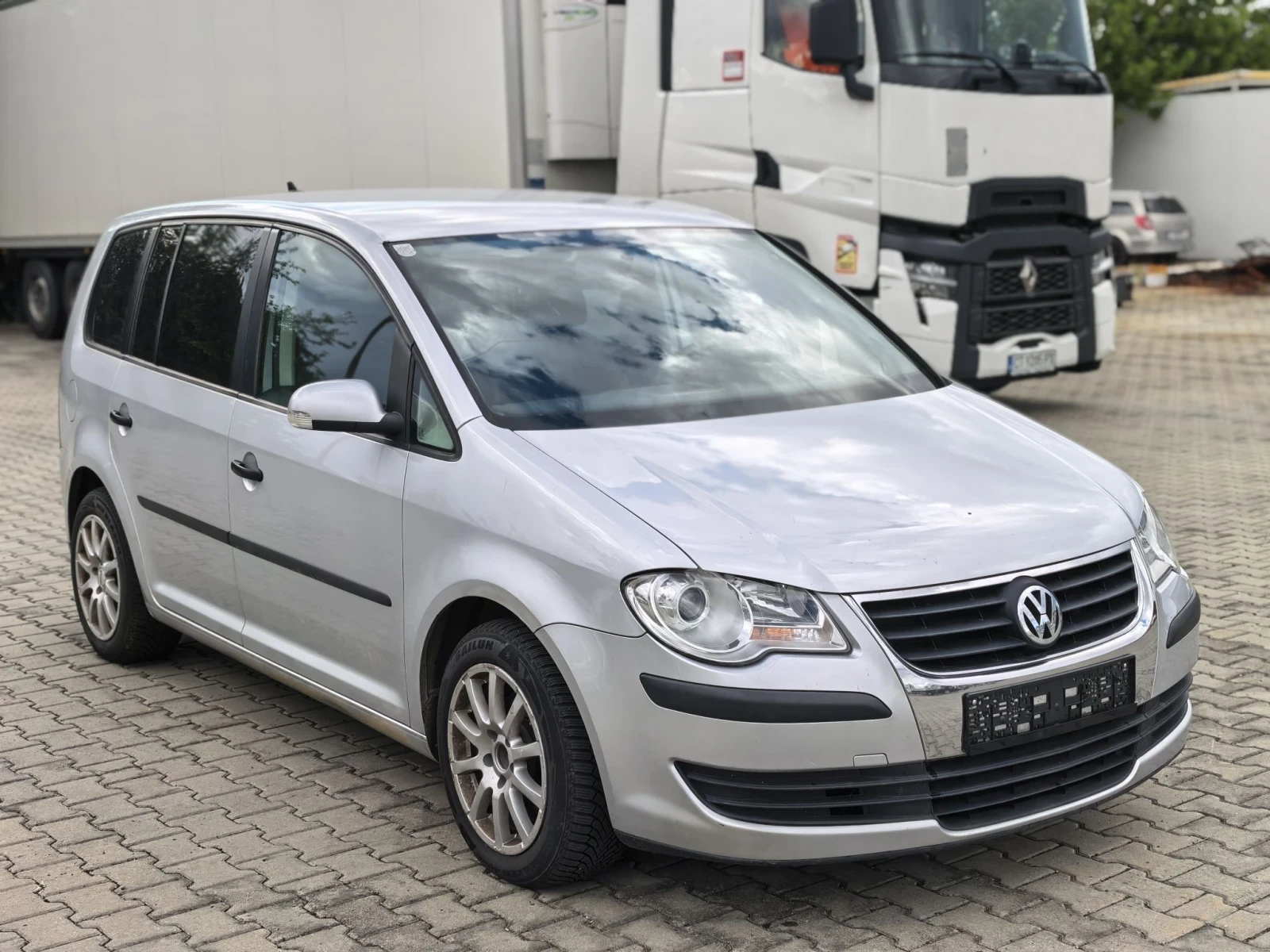 VW Touran 1.9тди 90кс, снимка 9 - Автомобили и джипове - 56198631
