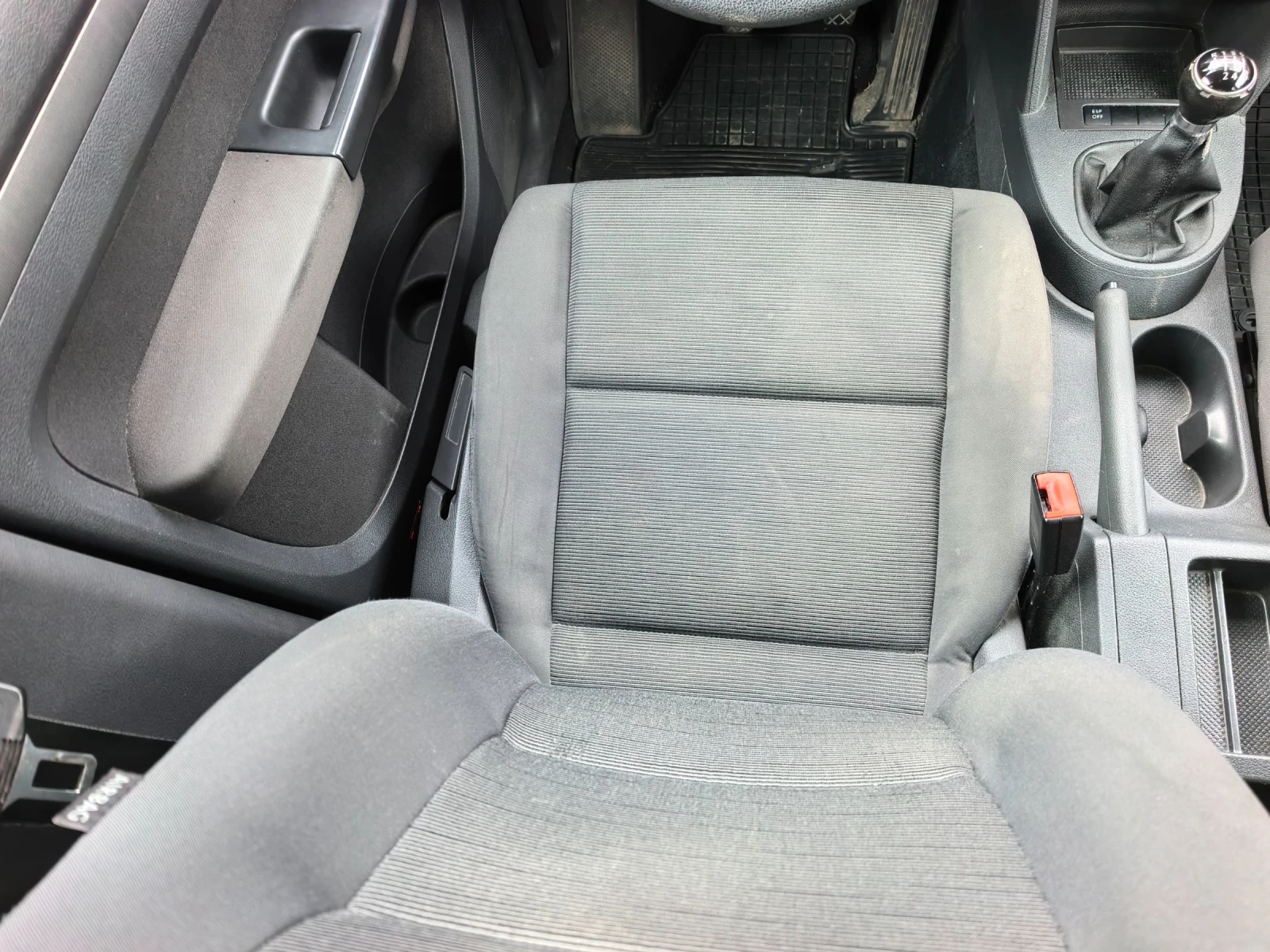 VW Touran 1.9тди 90кс, снимка 13 - Автомобили и джипове - 56198631