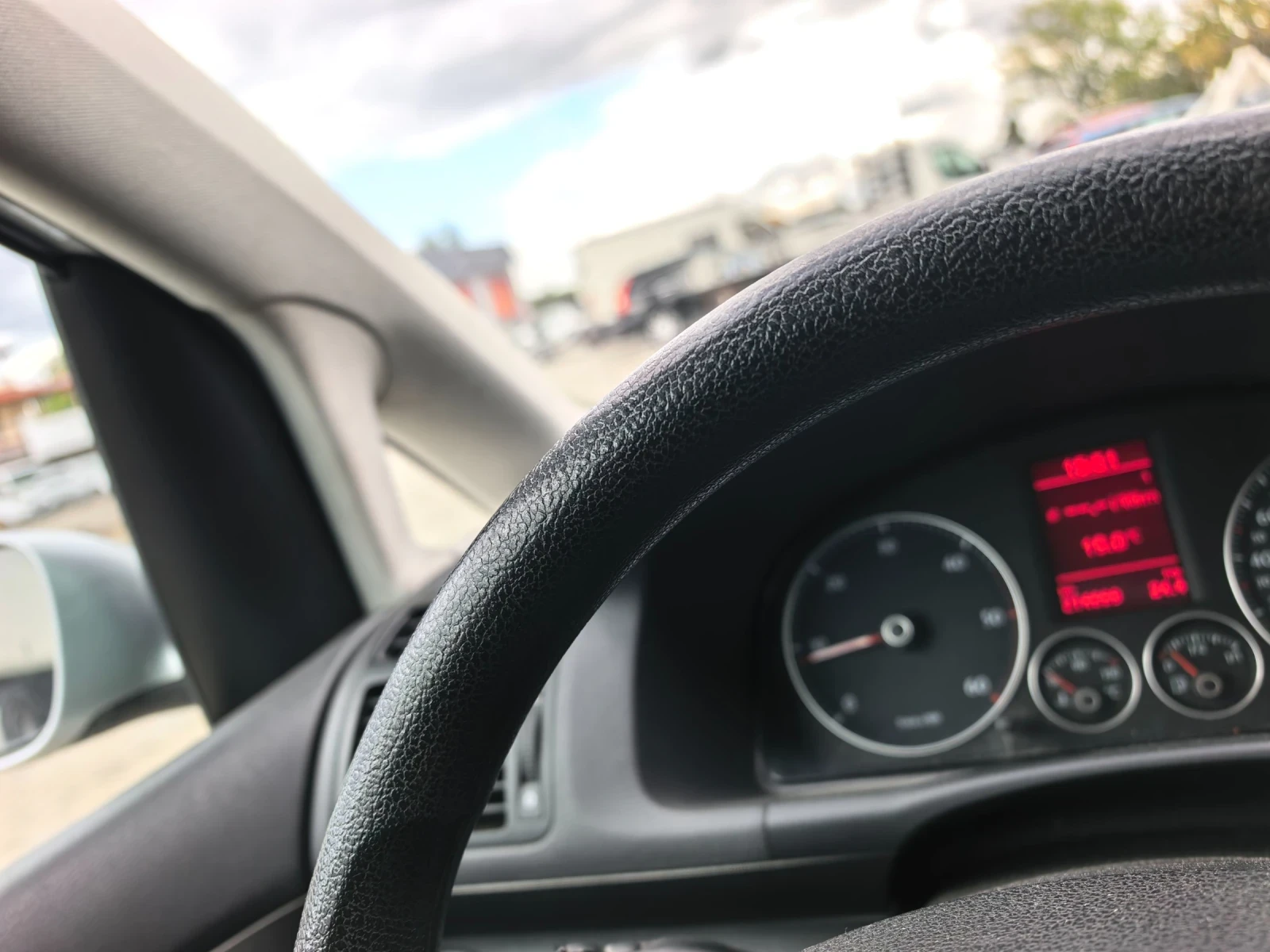 VW Touran 1.9тди 90кс, снимка 15 - Автомобили и джипове - 56198631